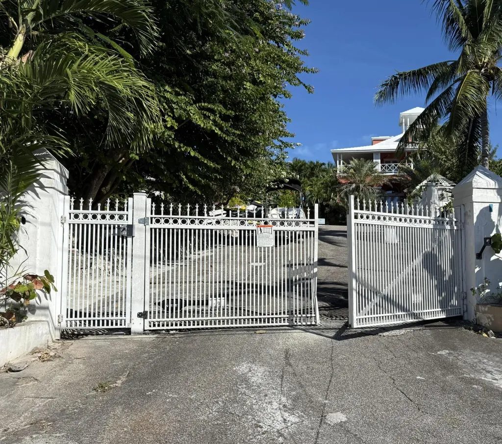 Swinwood New Providence Paradise Island BS