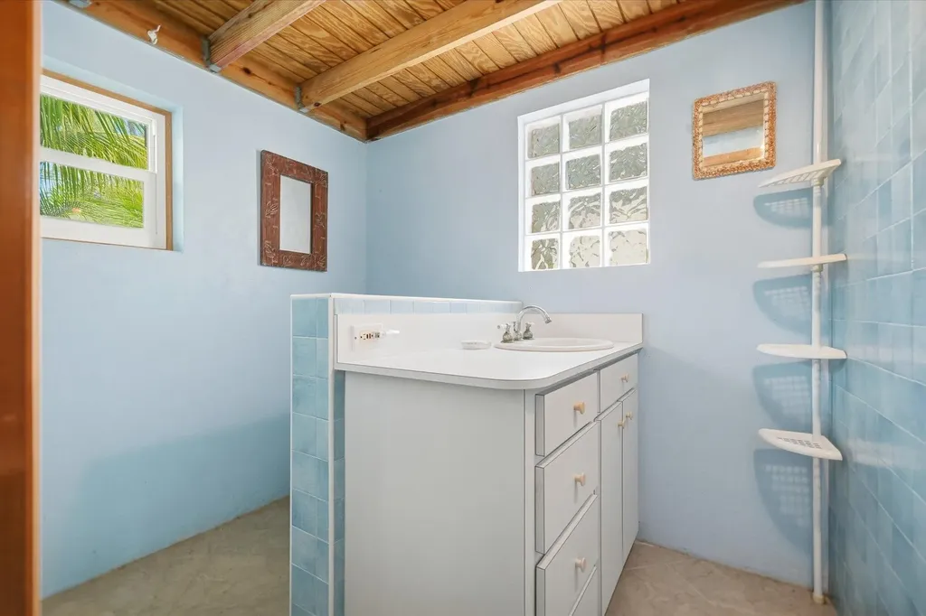 Timeless Stone Cottage Eleuthera BS
