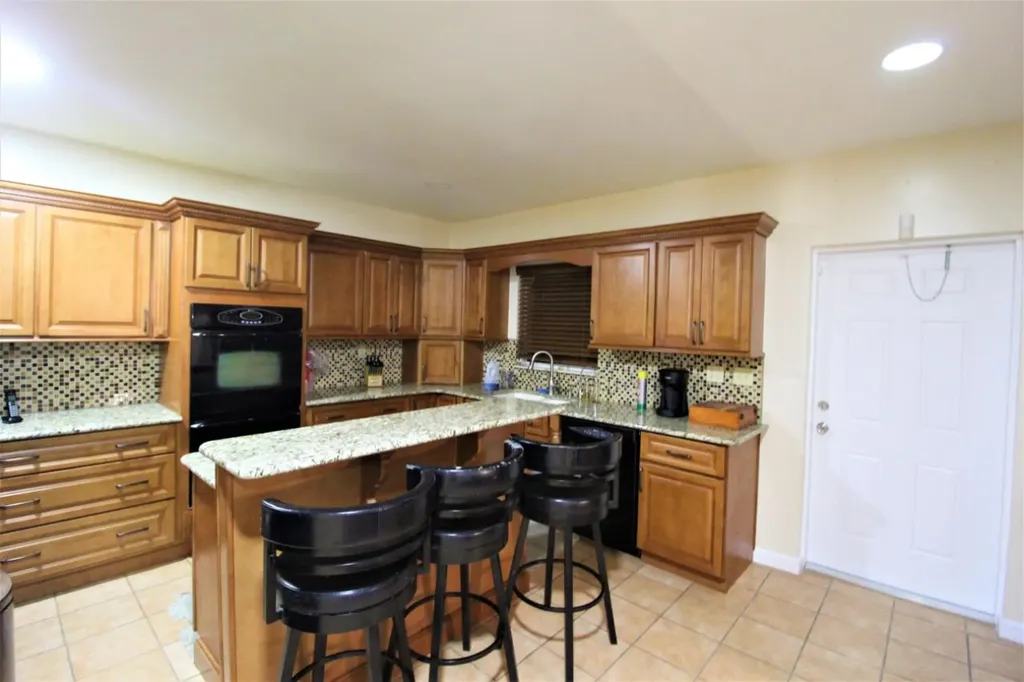 17/18 Abbey Court Grand Bahama Freeport BS