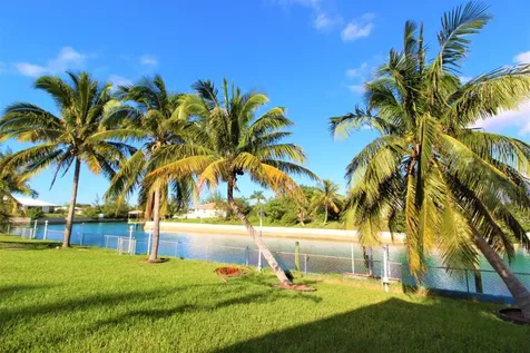 17/18 Abbey Court Grand Bahama Freeport BS