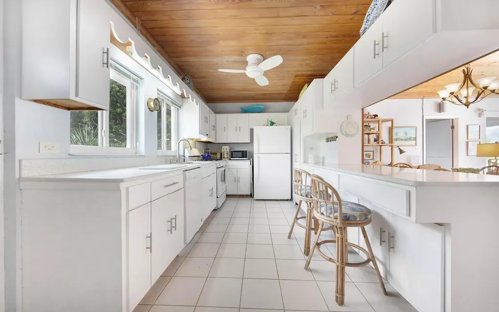 Tropical Impluse Banks Road Eleuthera BS