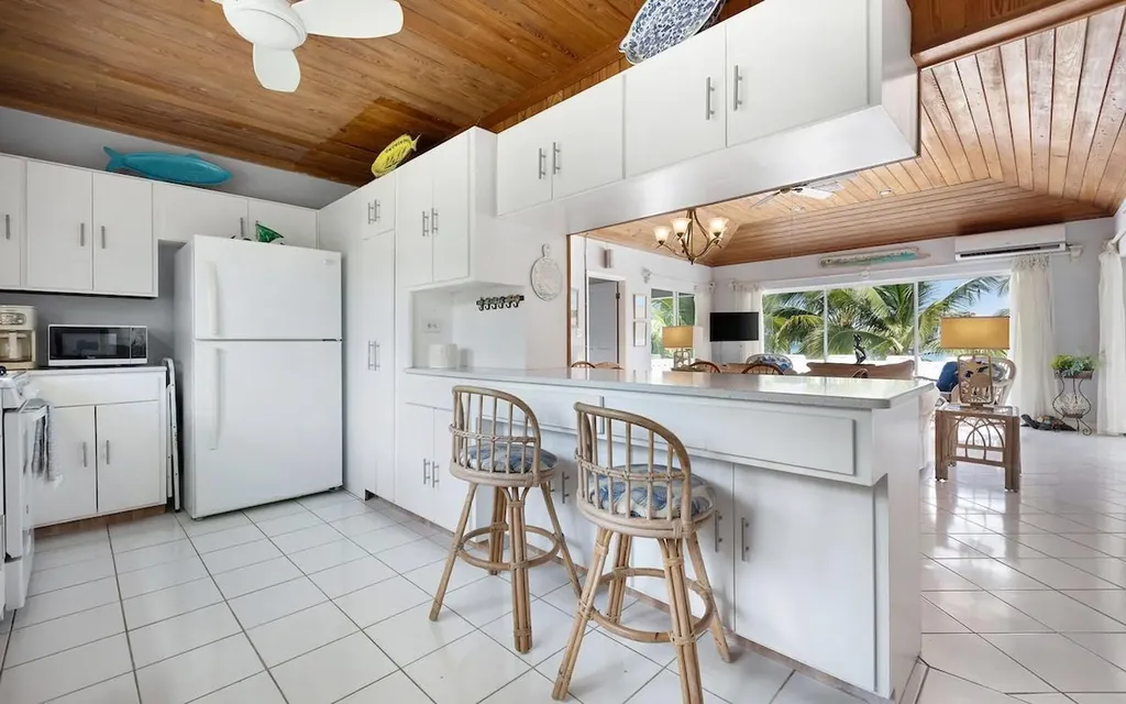 Tropical Impluse Banks Road Eleuthera BS