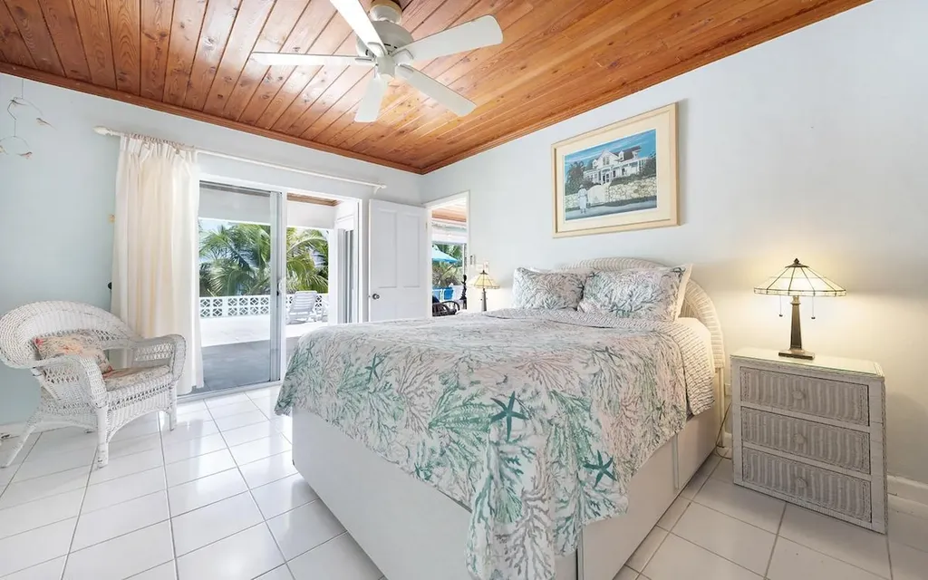 Tropical Impluse Banks Road Eleuthera BS