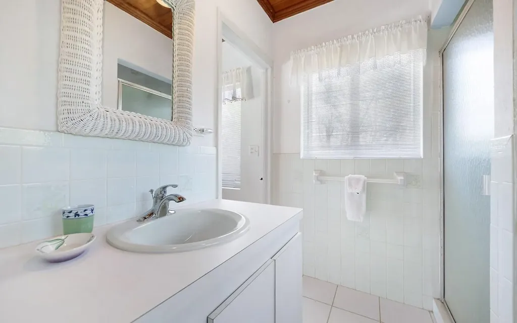 Tropical Impluse Banks Road Eleuthera BS