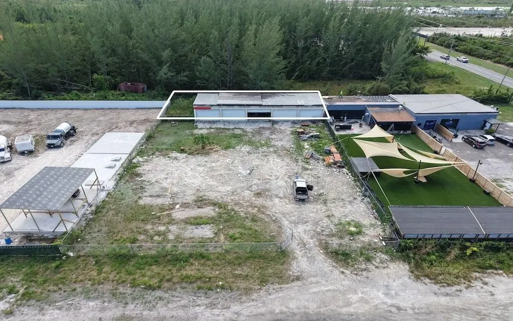 Warehouse Facility On Gladstone Road New Providence Paradise Island BS