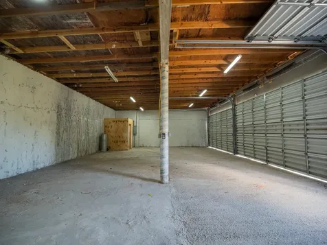 Warehouse Facility On Gladstone Road New Providence Paradise Island BS