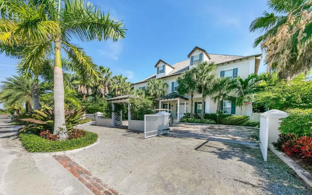 New Providence Paradise Island BS, 15 Bay Creek Drive