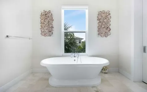 15 Bay Creek Drive New Providence Paradise Island BS