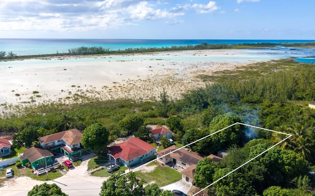 Queen's Hghway Deep Creek Eleuthera BS