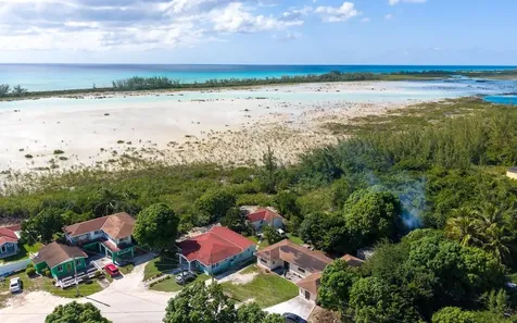 Queen's Hghway Deep Creek Eleuthera BS