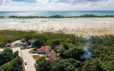 Queen's Hghway Deep Creek Eleuthera BS