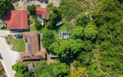 Queen's Hghway Deep Creek Eleuthera BS