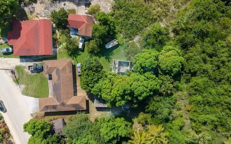 Queen's Hghway Deep Creek Eleuthera BS