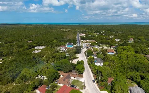 Queen's Hghway Deep Creek Eleuthera BS
