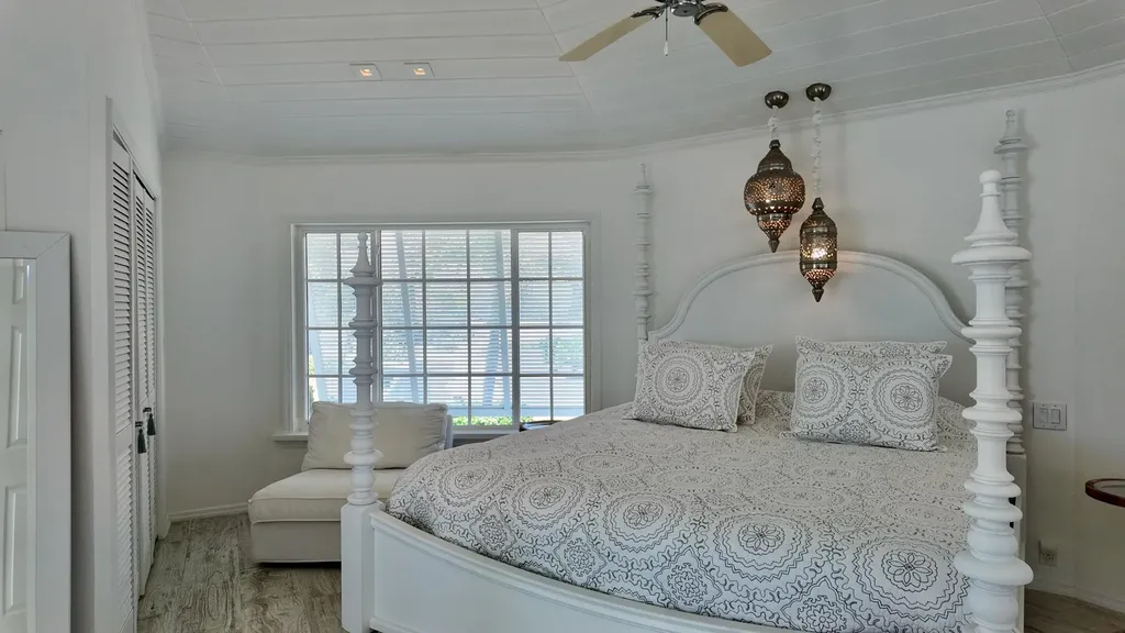 White Nights Two San Salvador BS