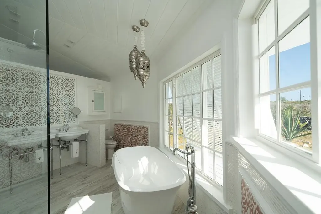 White Nights Two San Salvador BS