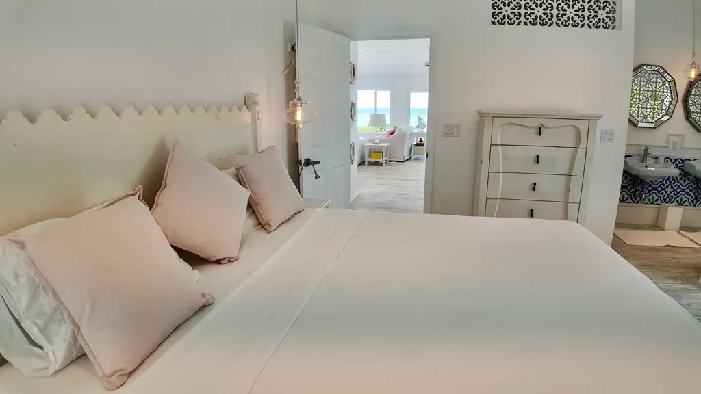 White Nights Two San Salvador BS