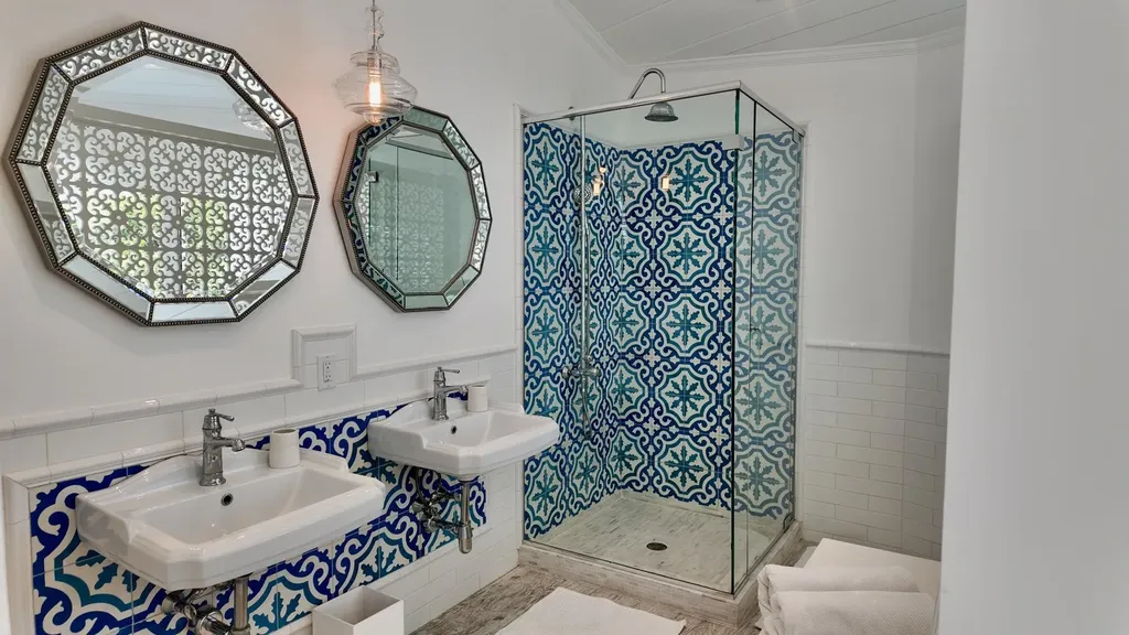 White Nights Two San Salvador BS