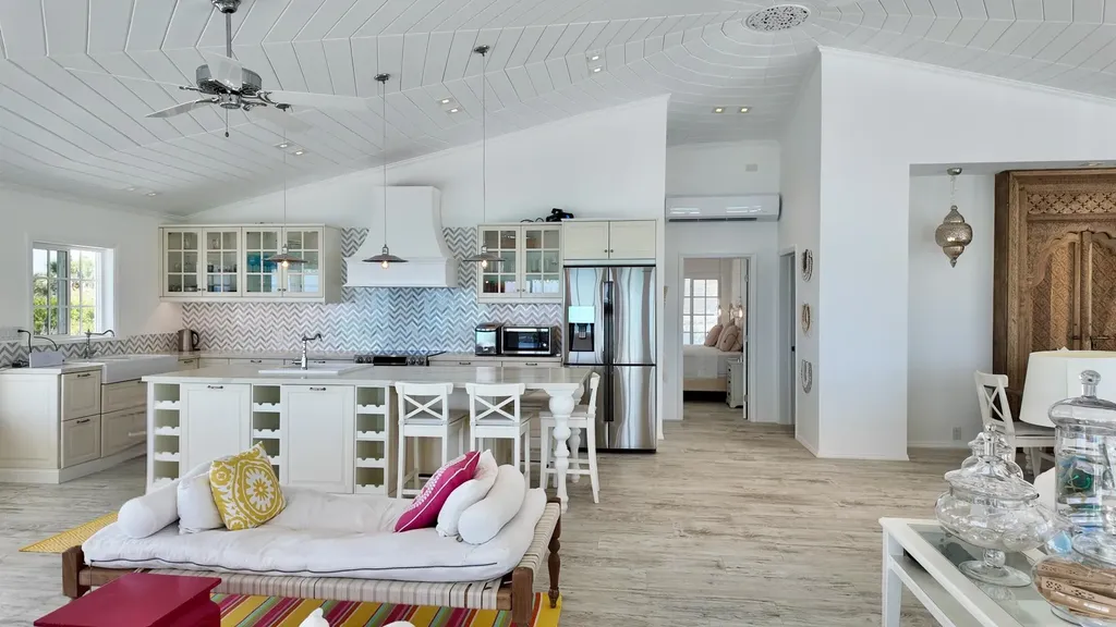 White Nights Two San Salvador BS