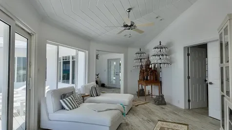 White Nights Two San Salvador BS