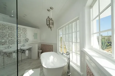 White Nights Two San Salvador BS