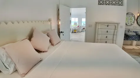 White Nights Two San Salvador BS