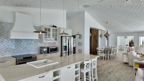 White Nights Two San Salvador BS