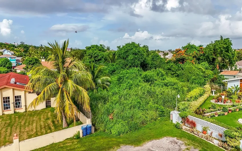 Spence Close Lot 19 New Providence Paradise Island BS