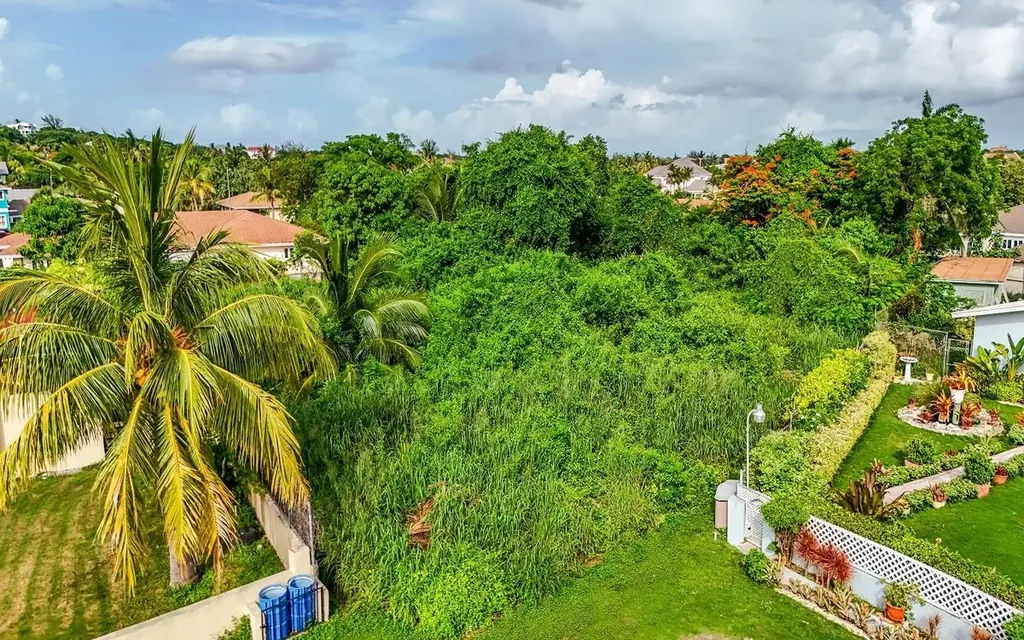 Spence Close Lot 19 New Providence Paradise Island BS