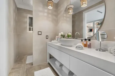 Columbia Road New Providence Paradise Island BS