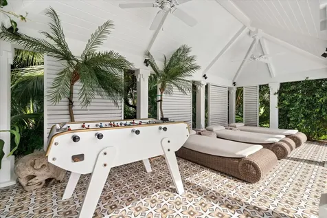 Columbia Road New Providence Paradise Island BS