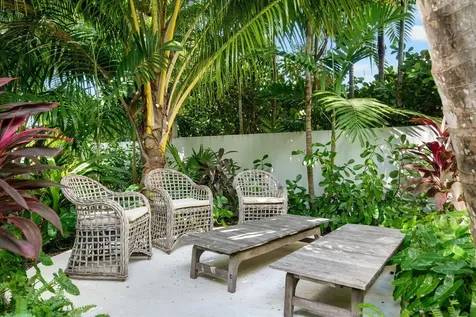 Columbia Road New Providence Paradise Island BS