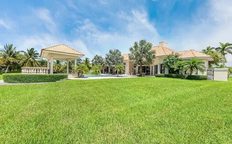 Spanish Main Drive 15 & 74 Grand Bahama Freeport BS