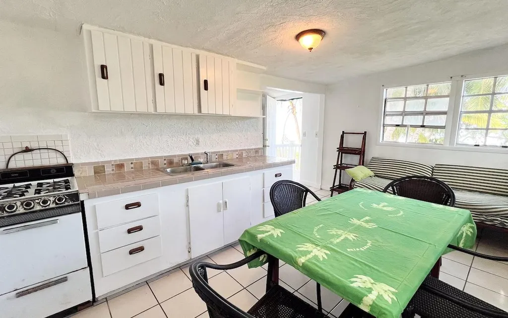 Litvak Estate, Deep Creek Andros BS