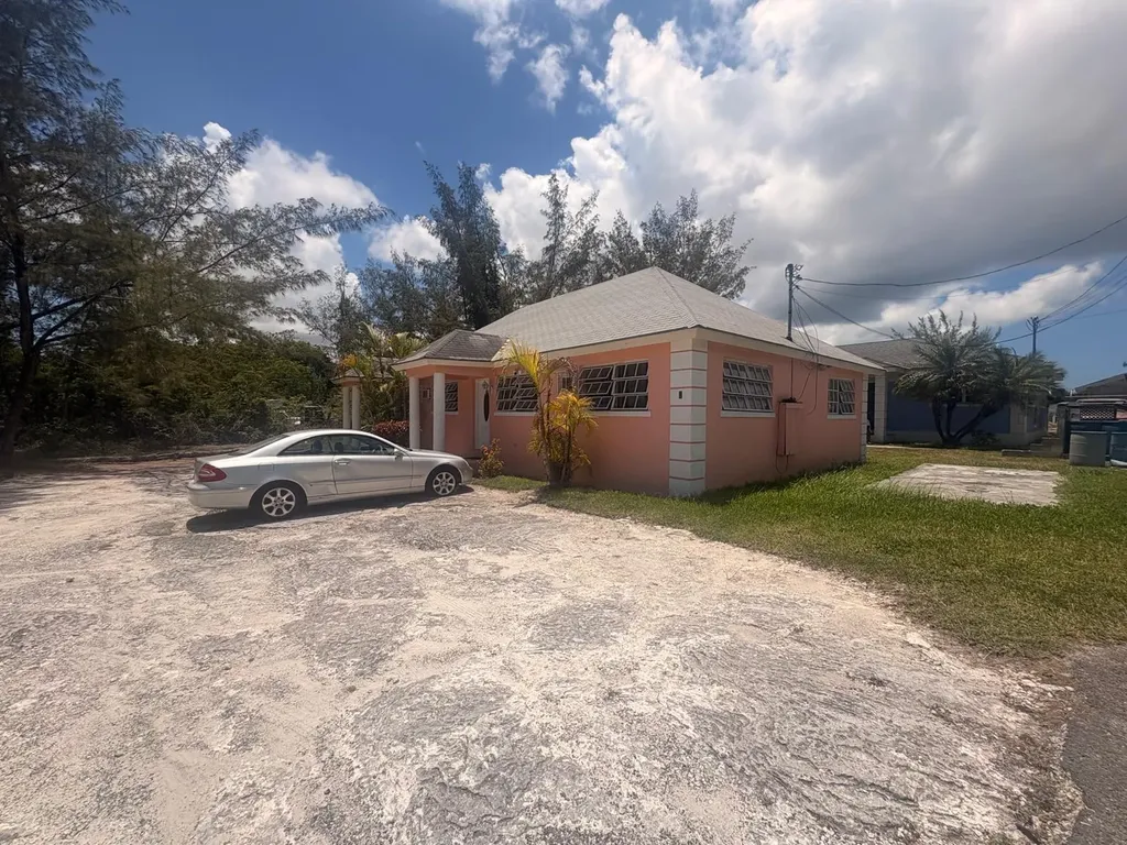 L H Cox Close New Providence Paradise Island BS