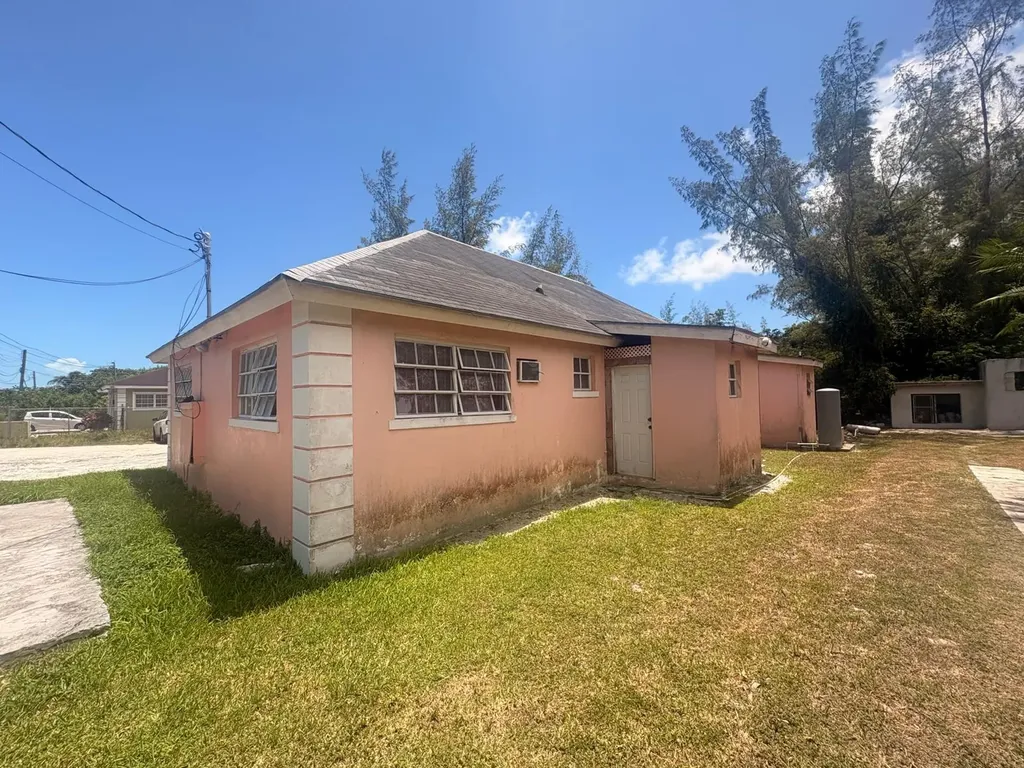 L H Cox Close New Providence Paradise Island BS