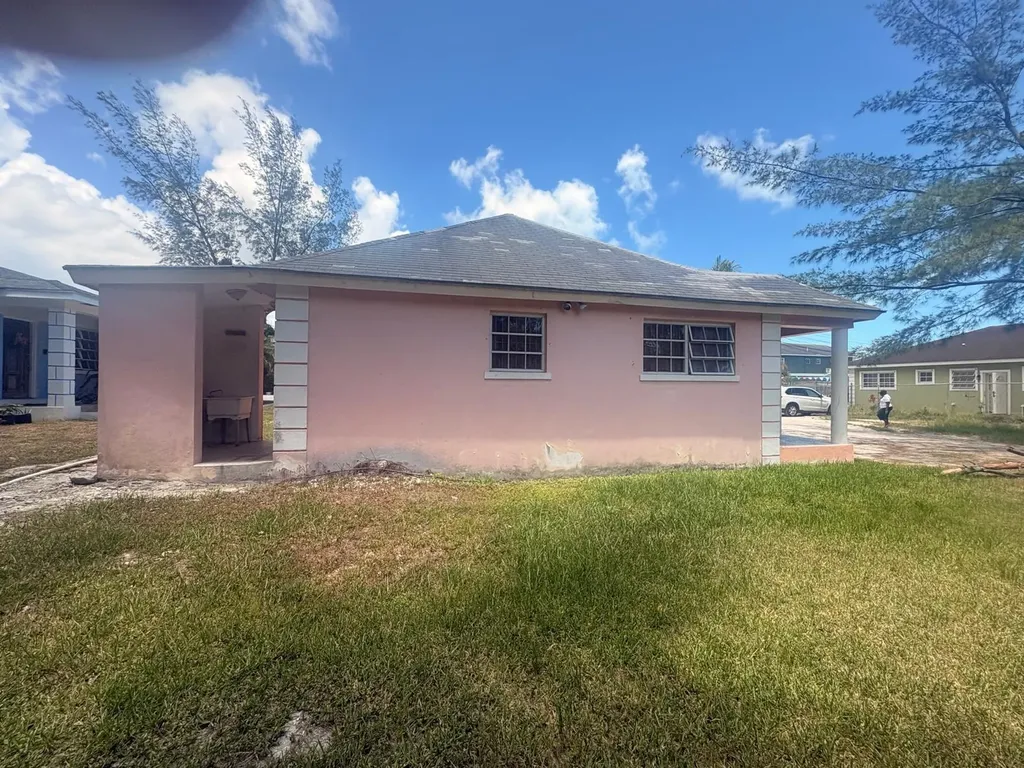 L H Cox Close New Providence Paradise Island BS