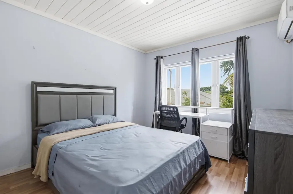Village Road 604 New Providence Paradise Island BS