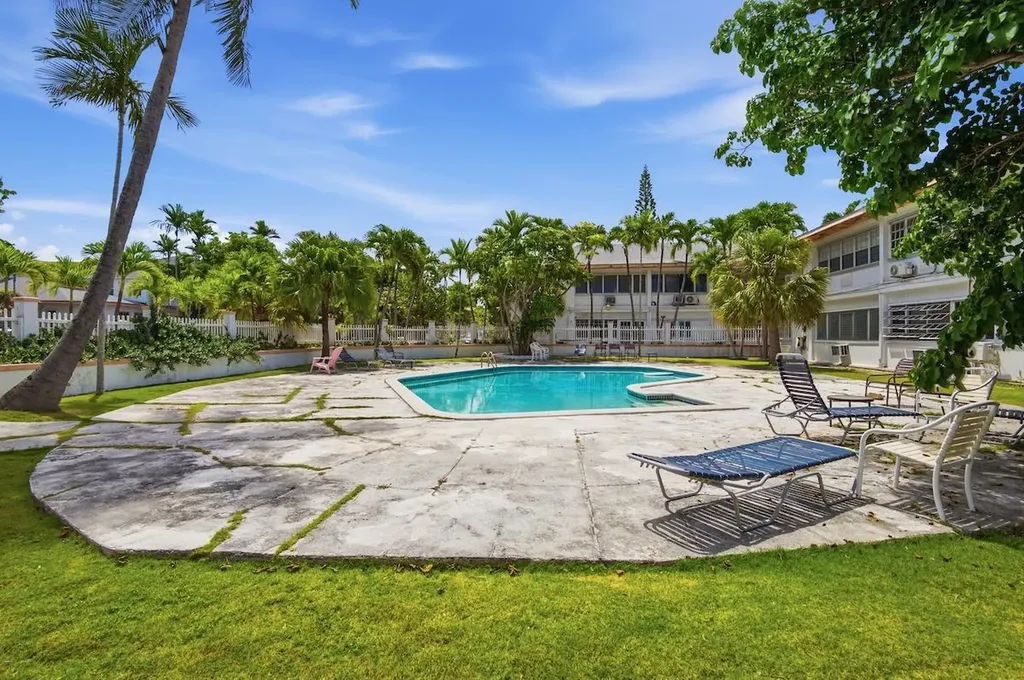 Village Road 604 New Providence Paradise Island BS