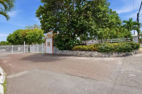 Village Road 604 New Providence Paradise Island BS