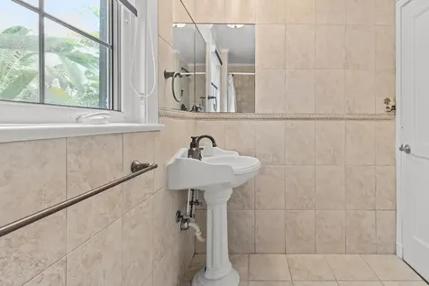 Rawson Court 1938 New Providence Paradise Island BS