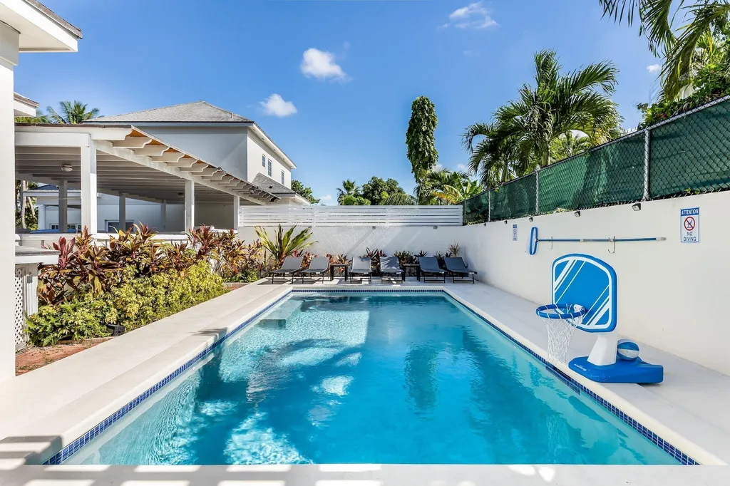Bayshore 1 & 3, The Grove 1 & 3 New Providence Paradise Island BS