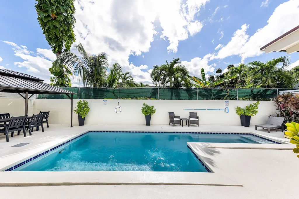 Bayshore 1 & 3, The Grove 1 & 3 New Providence Paradise Island BS