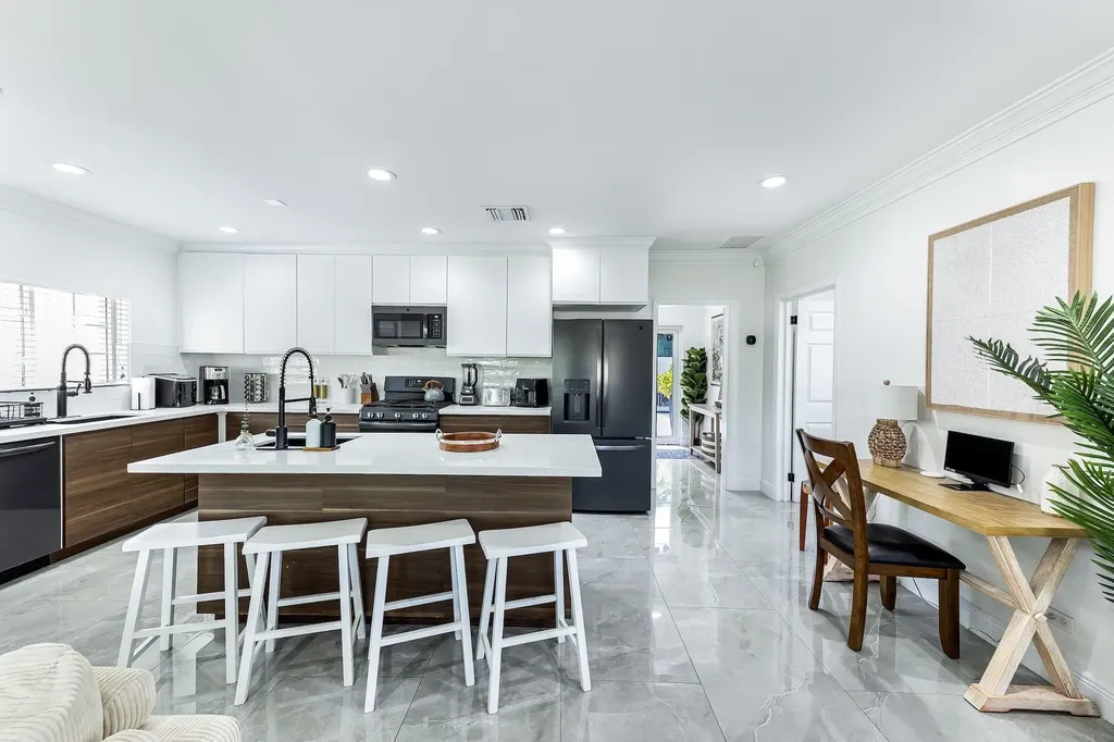 Bayshore 1 & 3, The Grove 1 & 3 New Providence Paradise Island BS