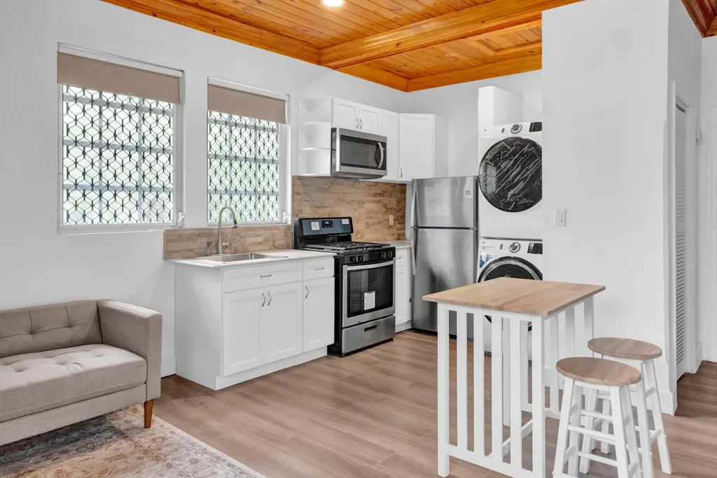 Cherrywood Ave, Grovewest New Providence Paradise Island BS