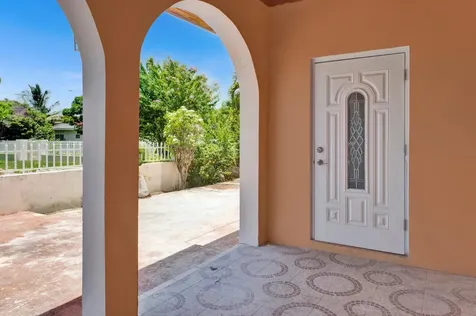 Cherrywood Ave, Grovewest New Providence Paradise Island BS
