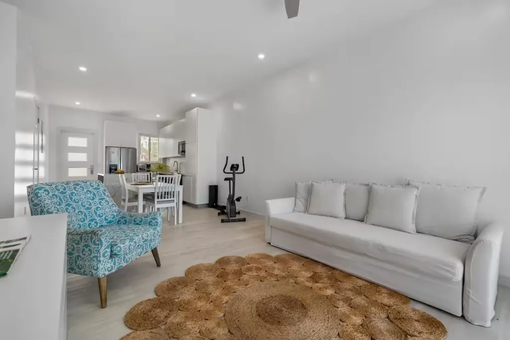 Miramar West, Love Beach New Providence Paradise Island BS