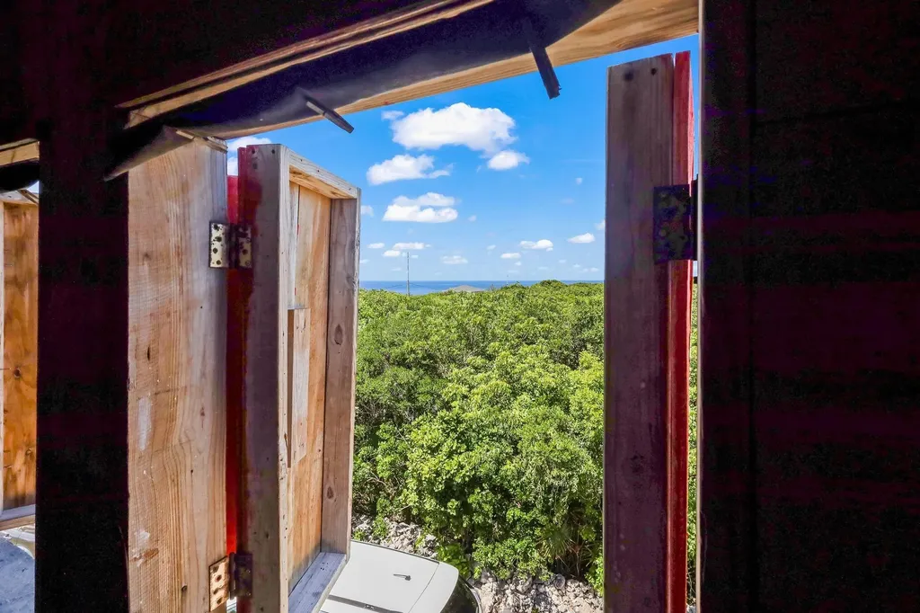 Unfinished Home- Hilltop Eleuthera BS