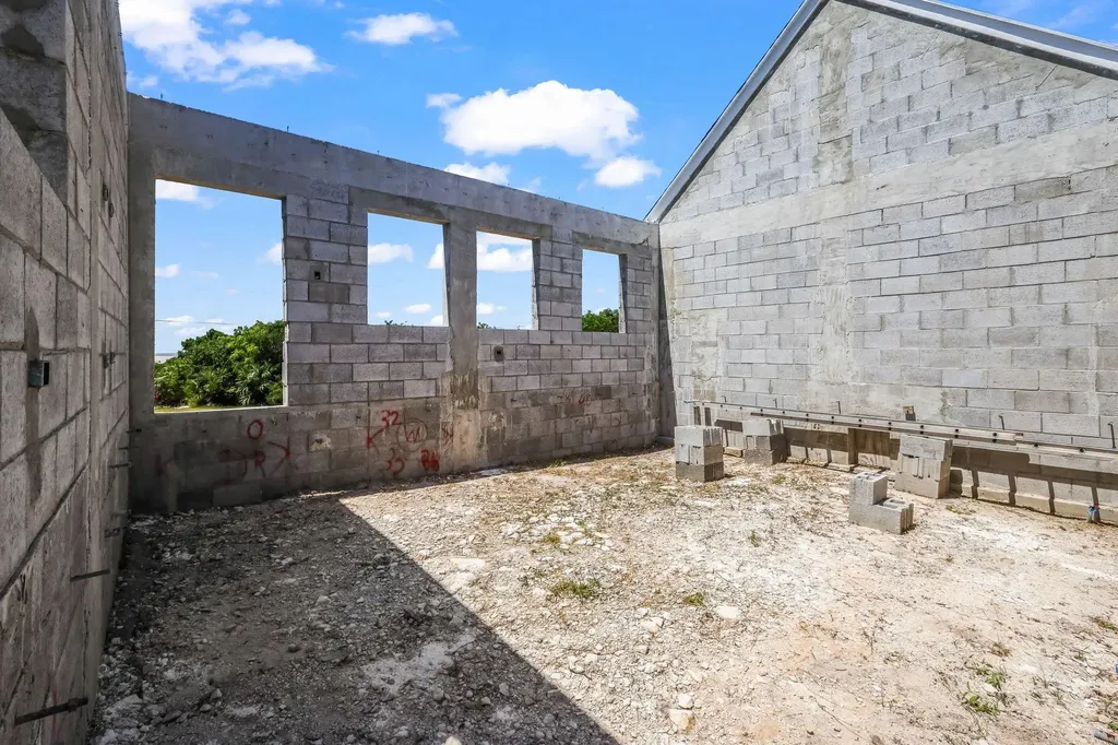 Unfinished Home- Hilltop Eleuthera BS
