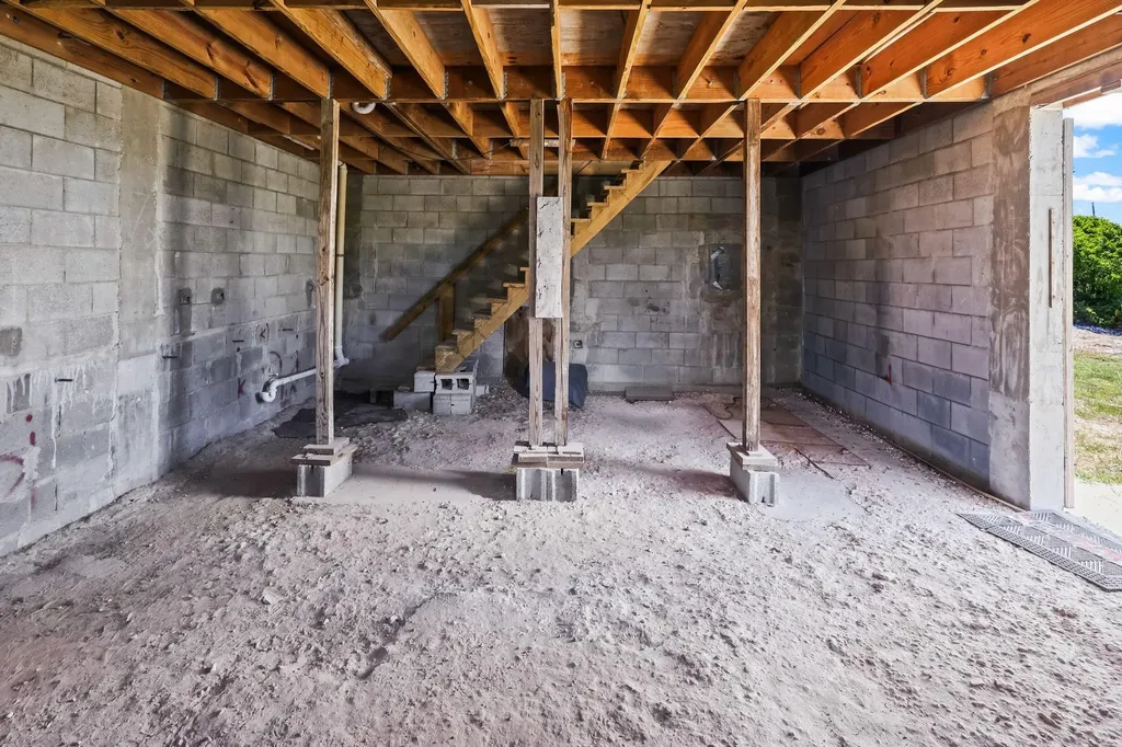 Unfinished Home- Hilltop Eleuthera BS